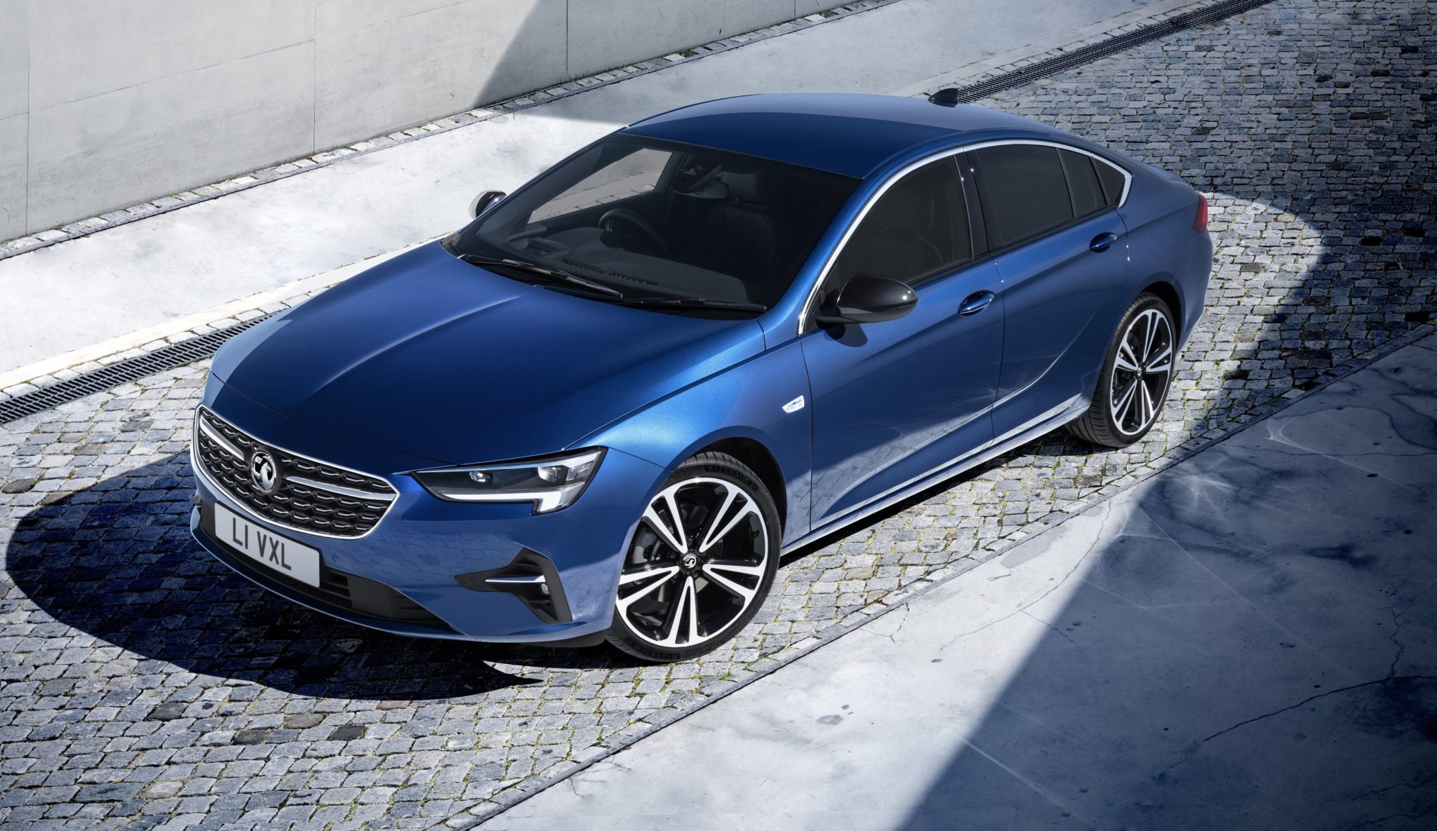 vauxhall-unveils-refreshed-insignia-swvaux